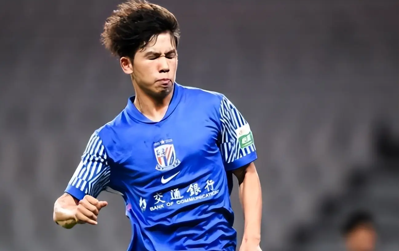 赛地聚焦:亚冠转会期热度飙升,上海海港队长鼓劲,管理层满意,更衣室氛围转暖的简单介绍 赛地聚焦:亚冠转会期热度飙升,上海海港队长鼓劲,管理层满意,更衣室氛围转暖的简单介绍