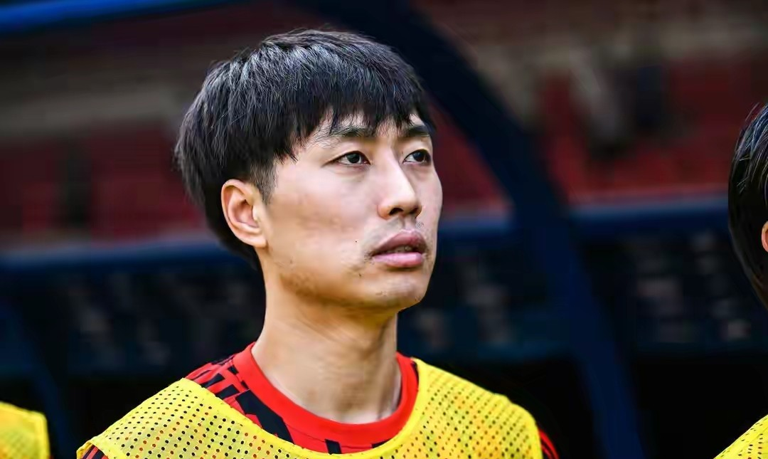 赛地聚焦:亚冠转会期热度飙升,上海海港队长鼓劲,管理层满意,更衣室氛围转暖的简单介绍 赛地聚焦:亚冠转会期热度飙升,上海海港队长鼓劲,管理层满意,更衣室氛围转暖的简单介绍