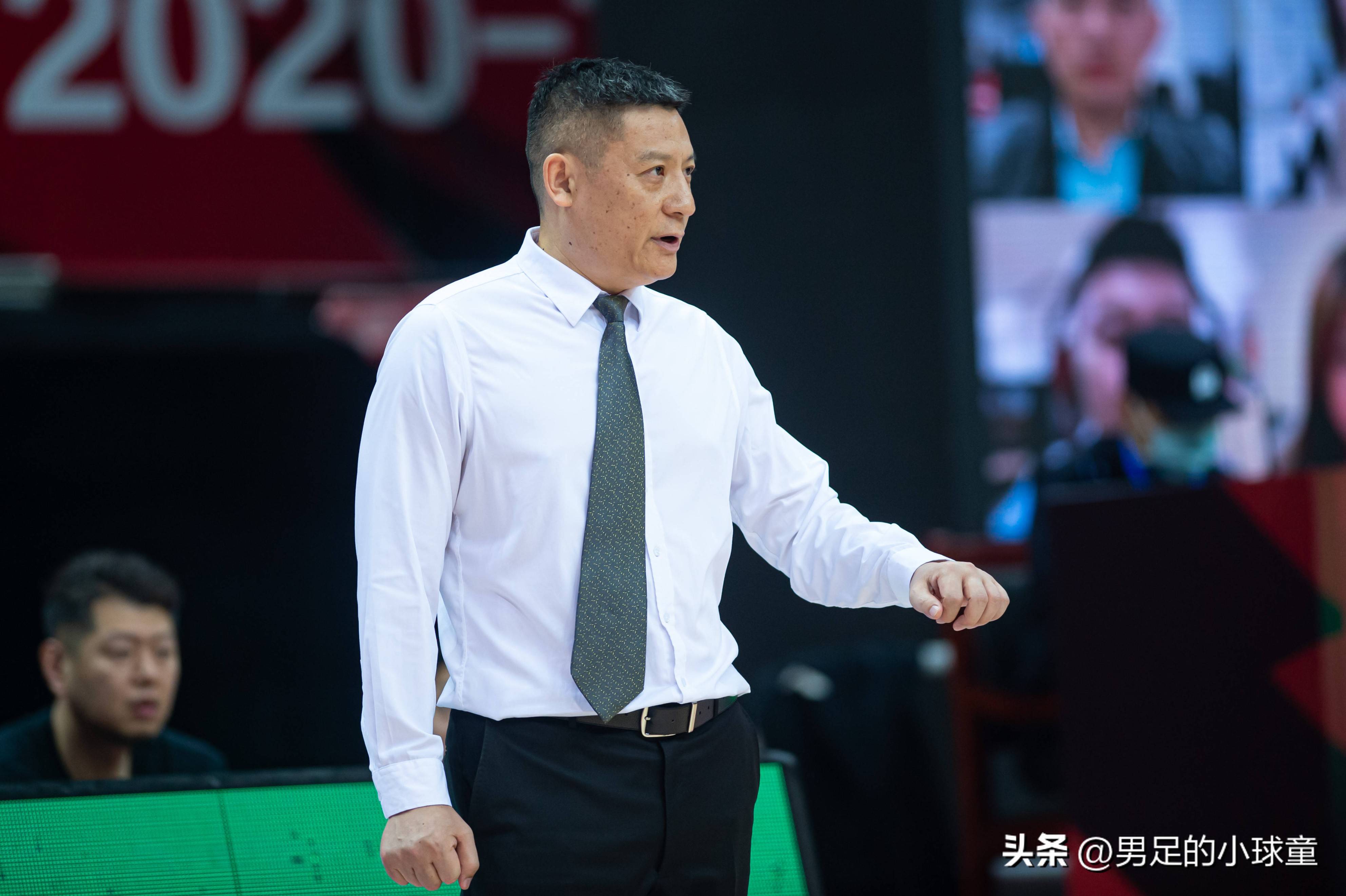 开云APP-关键时刻CBA季后赛传出新动向，本菲卡回应争议，管理层表态——态度坚定，赛程密集仍需轮换的简单介绍